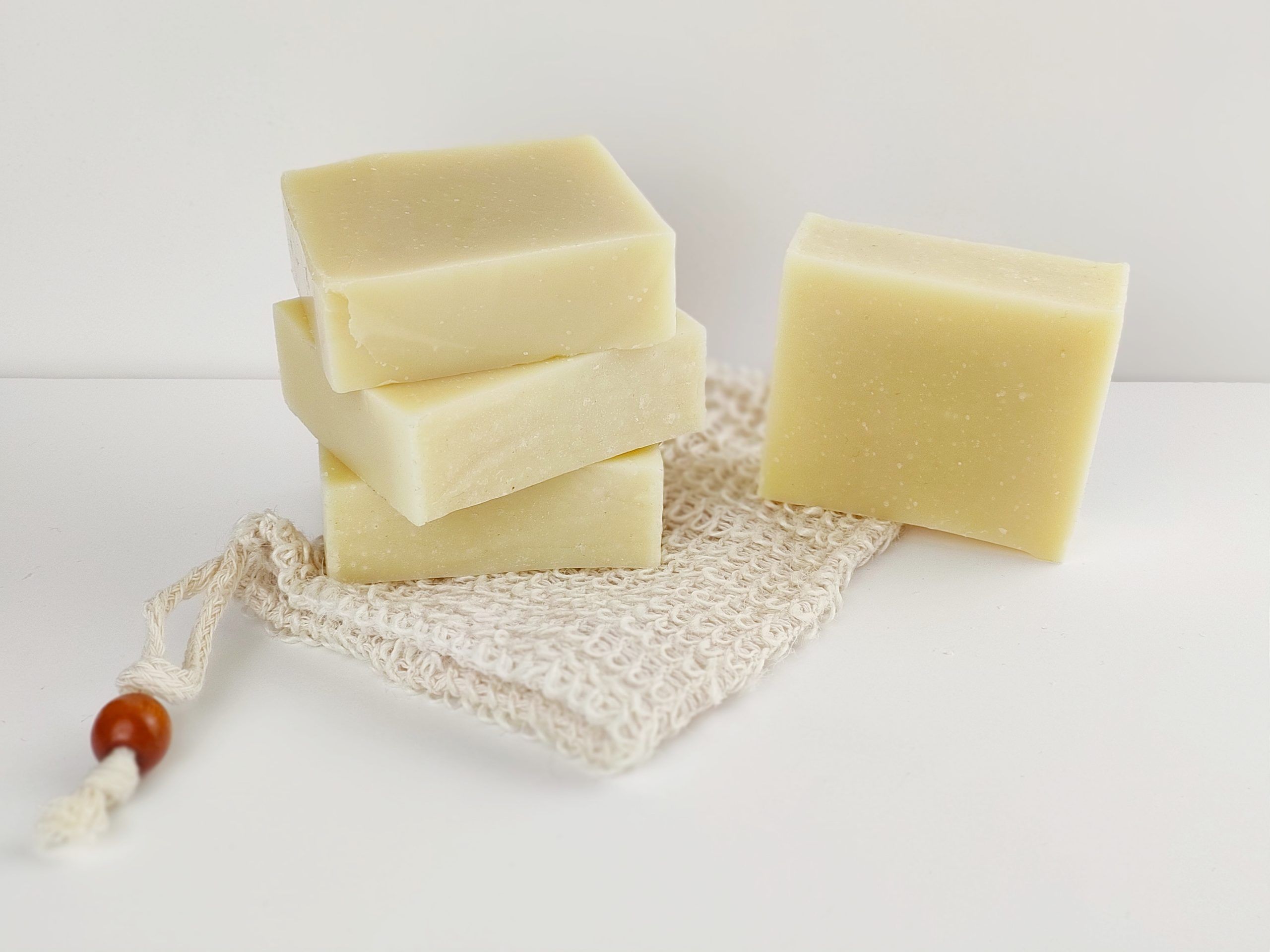 Jabón de caléndula e hipérico para pieles delicadas y atópicas Jabón de caléndula e hipérico para pieles delicadas y atópicas