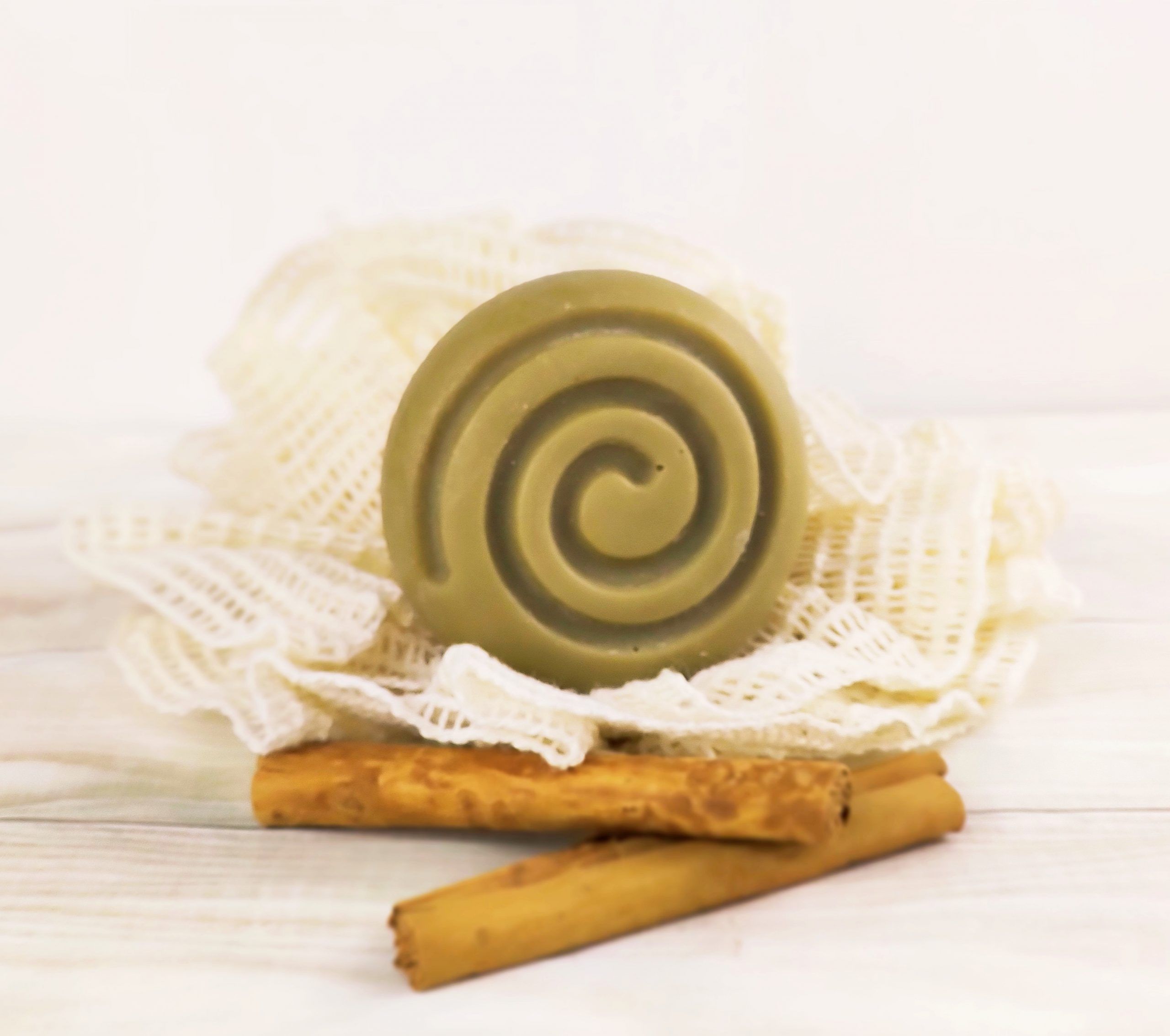 Jabón con aceite esencial de canela de Ceylán Jabón con aceite esencial de canela de Ceylán